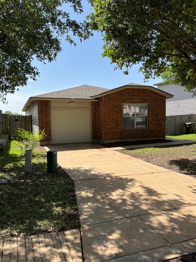 3734 Candleglenn in San Antonio, TX - Building Photo - Building Photo