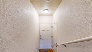 2421 N Village Dr in Santa Rosa, CA - Building Photo - Building Photo