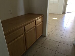 44523 Byron St in Lancaster, CA - Foto de edificio - Building Photo