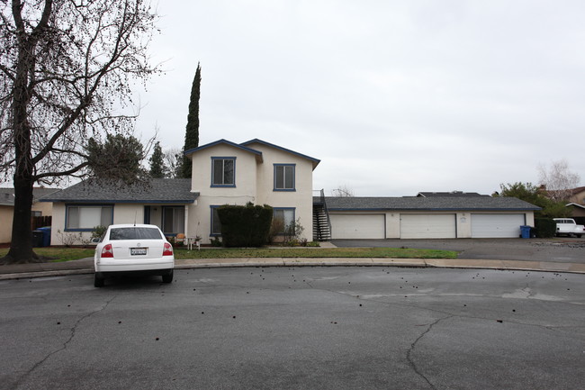 3541-3545 Glenville Ct in Turlock, CA - Building Photo - Building Photo