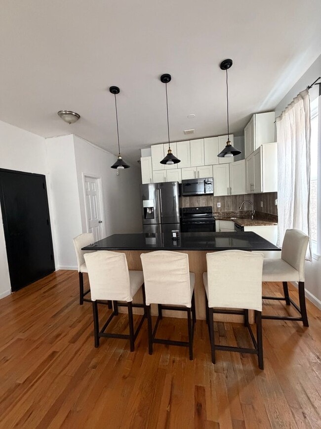 40 Eldert Ln in Brooklyn, NY - Building Photo - Building Photo