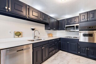 1000 Urlin Ave in Grandview Heights, OH - Building Photo