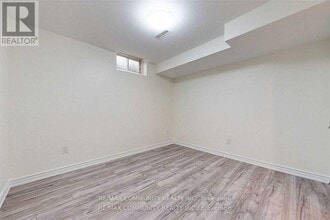 16 Litner Crescent in Georgina, ON - Building Photo - Building Photo