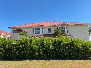 5410 Chiquita Blvd S in Cape Coral, FL - Foto de edificio - Building Photo