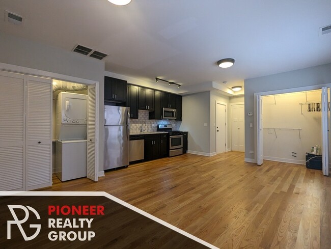 2205 W Eastwood Ave, Unit 3
