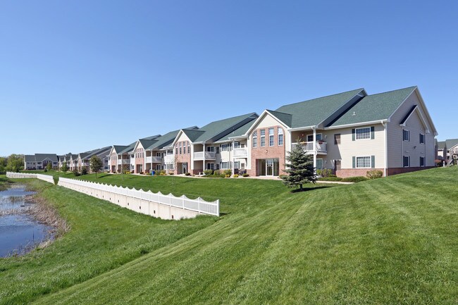 Honey Creek Apartments in East Troy, WI - Foto de edificio - Building Photo