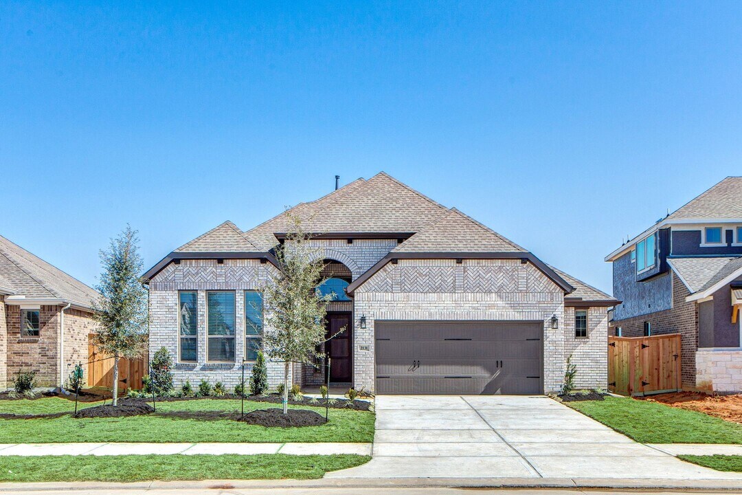 2131 Wisteria Cove Dr in Fulshear, TX - Building Photo