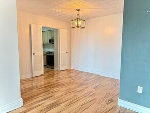 5300 Holmes Run Pky in Alexandria, VA - Building Photo - Building Photo