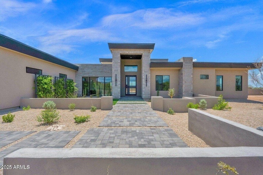 7261 E Via Dona Rd in Scottsdale, AZ - Building Photo