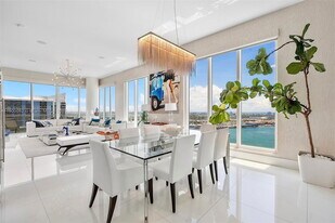 900 Brickell Key Blvd in Miami, FL - Building Photo