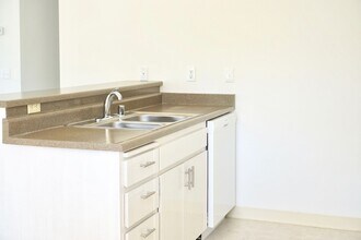 Parkwood Court Apartments in Santa Rosa, CA - Building Photo - Building Photo