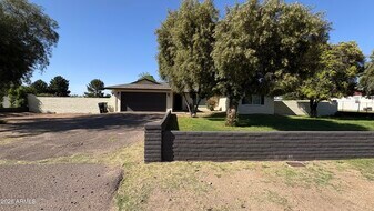 4422 W Greenway Rd in Glendale, AZ - Building Photo
