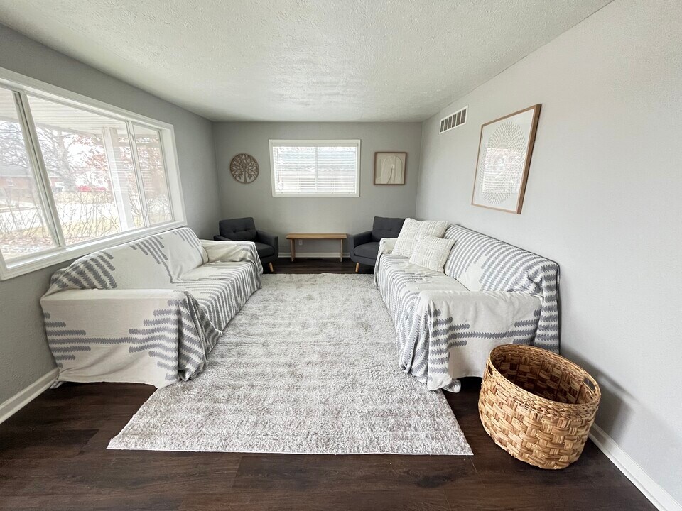 1124 N Twyckenham Dr in South Bend, IN - Foto de edificio