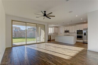 727 Foreign Reef Wy, Unit N-416 in Las Vegas, NV - Foto de edificio - Building Photo