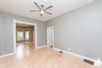 2705 W Francis Pl-Unit -# 1 in Chicago, IL - Building Photo - Building Photo