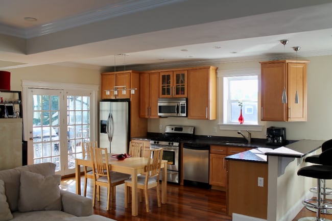 property at 609 E 5th St