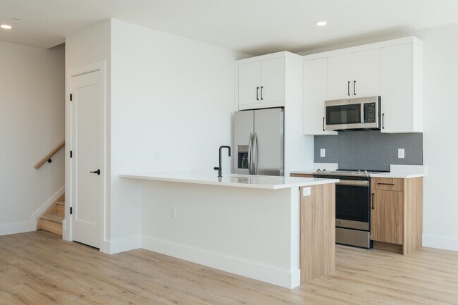 67 Dr Martin Luther King Jr Blvd in Newark, NJ - Building Photo - Building Photo