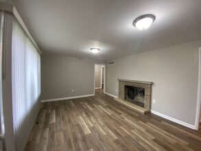 571 Grayton Rd in Berea, OH - Building Photo - Building Photo