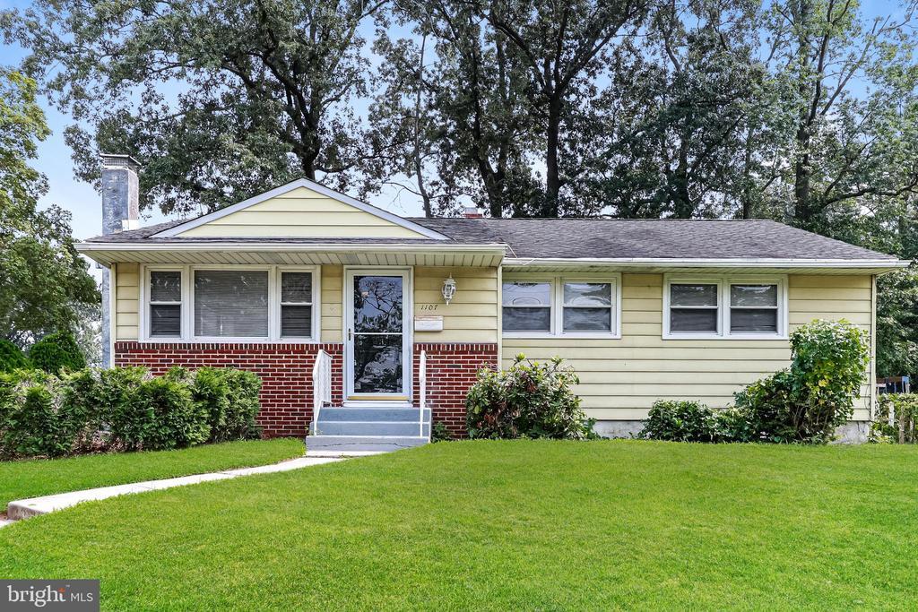 1107 Hickory St in Delanco, NJ - Building Photo