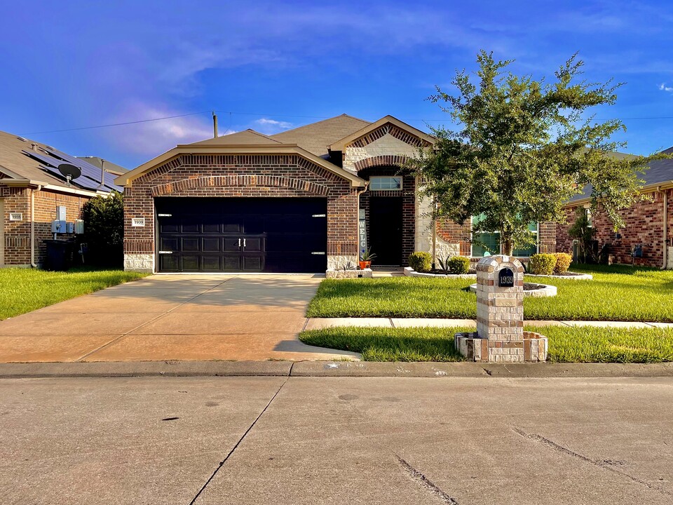 1939 Manor Dr in Baytown, TX - Foto de edificio