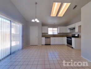 14806 Rosemary Dr in Victorville, CA - Building Photo - Building Photo