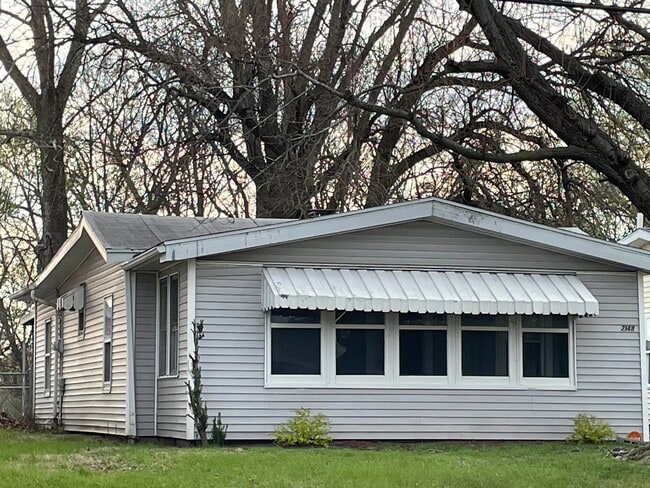 property at 2148 N Graceland Ave