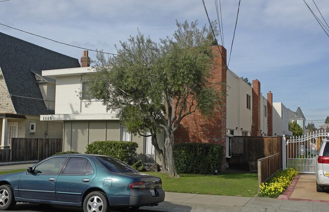 1115 Regent St in Alameda, CA - Foto de edificio - Building Photo