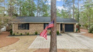 1635 Longleaf Dr E in Pinehurst, NC - Building Photo - Building Photo