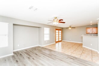 732 Oak Field Ln in Henderson, NV - Building Photo - Building Photo