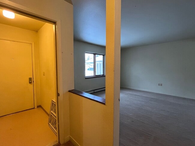 1404 Hampstead Ave in Fairbanks, AK - Building Photo - Building Photo
