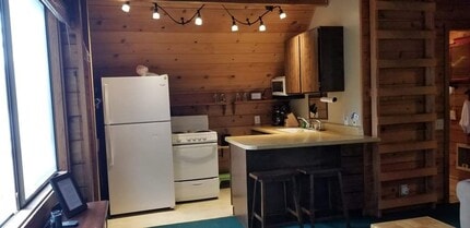 9232 S Lakeshore Rd in Chelan, WA - Building Photo - Building Photo