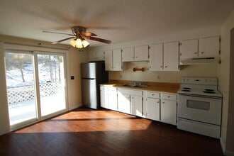 90 Franklin St, Unit 2 in Derry, NH - Building Photo - Building Photo