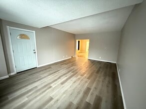 380 Falconer St., Unit Lower in North Tonawanda, NY - Foto de edificio - Building Photo