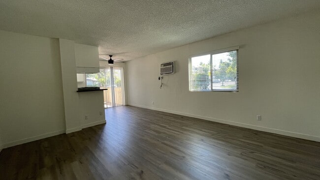 7101 Haskell Ave in Los Angeles, CA - Building Photo - Building Photo