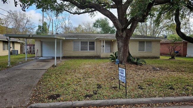 property at 18 S Pin Oak Dr