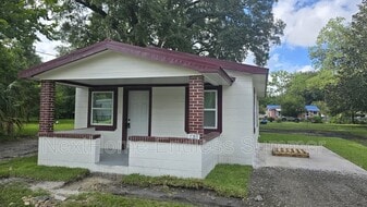120 Mccallman Rd in Jacksonville, FL - Building Photo