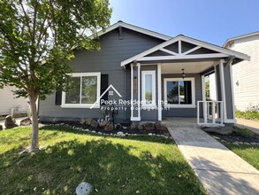6817 Alamar Way in Elk Grove, CA - Building Photo - Building Photo