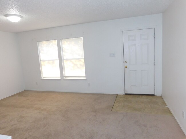 8910 Walnut Basin in Converse, TX - Building Photo - Building Photo