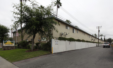 Valley View Apartments in Buena Park, CA - Building Photo - Building Photo