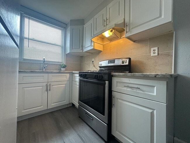 5705 Charles St in Philadelphia, PA - Building Photo - Building Photo