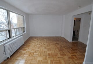 168 Erskine in Toronto, ON - Building Photo - Building Photo