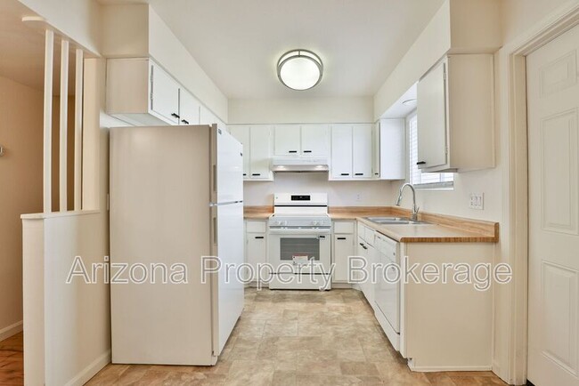 property at 3934 E Piccadilly Rd
