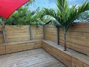 2452 Taylor St in Hollywood, FL - Building Photo - Building Photo