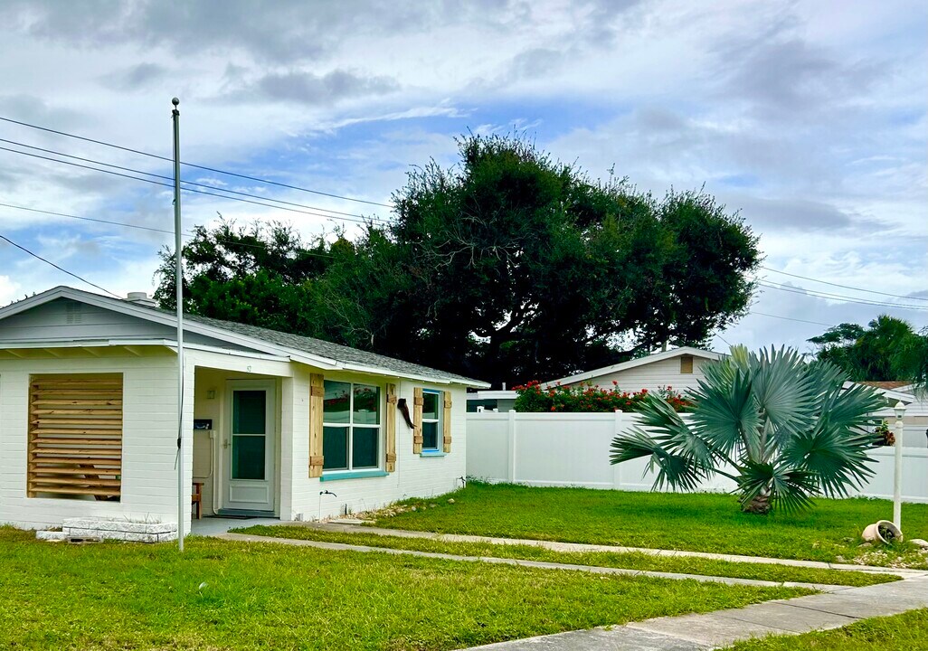 52 River Shore Dr in Ormond Beach, FL - Building Photo