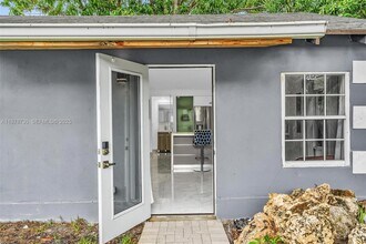 394 SE 5th Ave-Unit -b in Delray Beach, FL - Building Photo - Building Photo