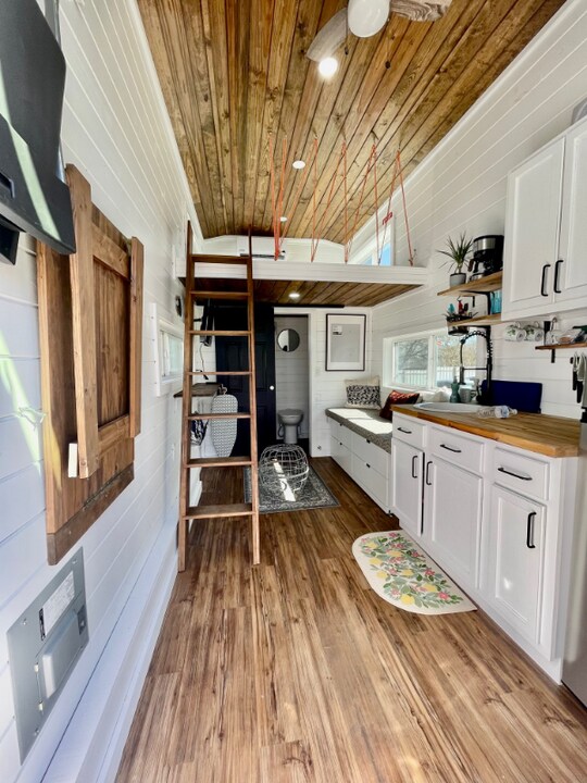 20003 De Soto St in Houston, TX - Building Photo