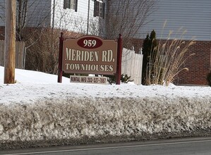 Meriden Rd Townhouses in Waterbury, CT - Building Photo - Building Photo