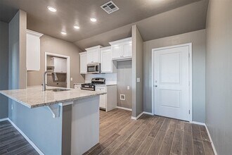 1626 Highland Loop in Guthrie, OK - Building Photo - Building Photo