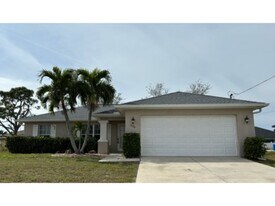 2206 NW 21st Ave in Cape Coral, FL - Building Photo