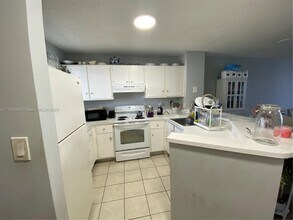 8710 N Sherman Cir in Miramar, FL - Building Photo - Building Photo